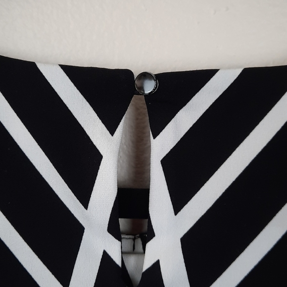 Black & White Satin Look  Calvin Klein  Shell sz L - Picture 4 of 5